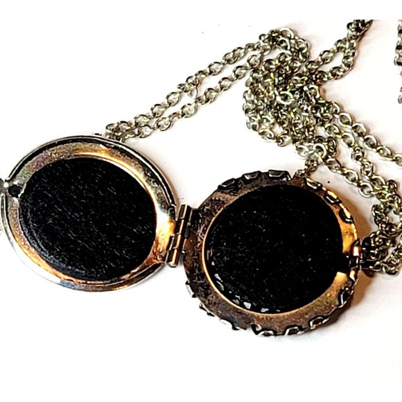 Silver Tone Decorative Fashion Locket Scent Necklace Jewelry CT211 - Picture 4 of 7